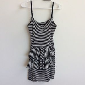 [Betsey Johnson] ruffle bustle striped mini